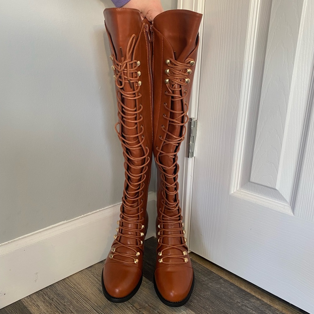 NWOT Women’s size 7.5 lace-up knee boots
